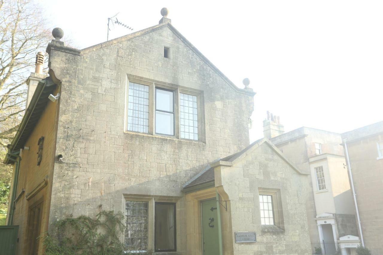 Entire Victorian Lodge In A Privately Gated Estate With Secure Parking For Two Cars And A Newly Refurbished Bathroom Dış mekan fotoğraf